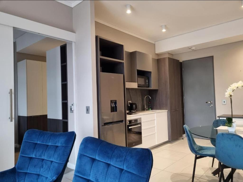 Menlyn Maine Apartments Pretoria Exterior photo