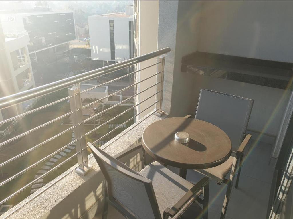 Menlyn Maine Apartments Pretoria Exterior photo