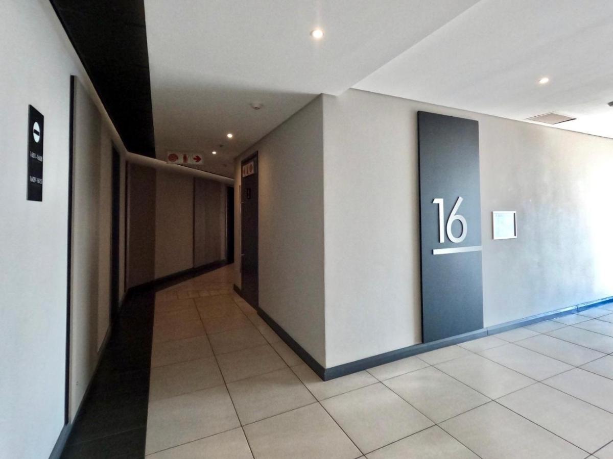 Menlyn Maine Apartments Pretoria Exterior photo